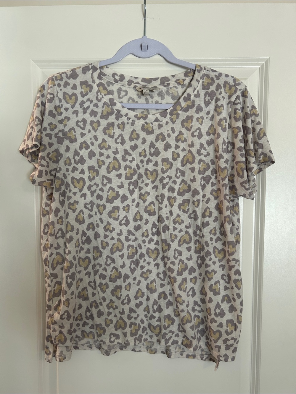 Lucky Brand Short Sleeve Leopard Print Tee in Taupe & Yellow